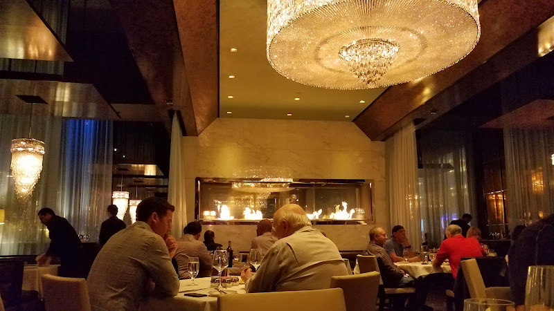 Hank’s Fine Steaks & Martinis