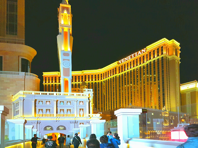 Siegfried & Roy Monument