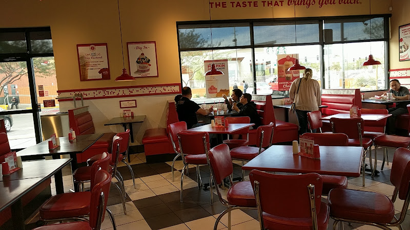 Freddy’s Frozen Custard & Steakburgers