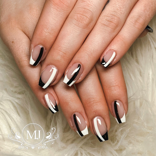MJ Nails And Lashes