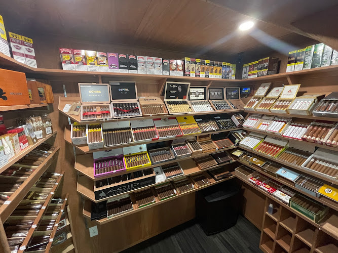 THE DEN SMOKE SHOP,VAPOR ,PUFF BAR,CIGARZ
